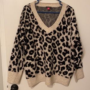 NWOT Vince Camuta oversized Leopard / Cheetah Sweater